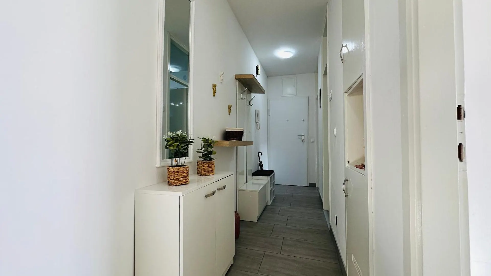 Apartments Lorella Pula 0*,